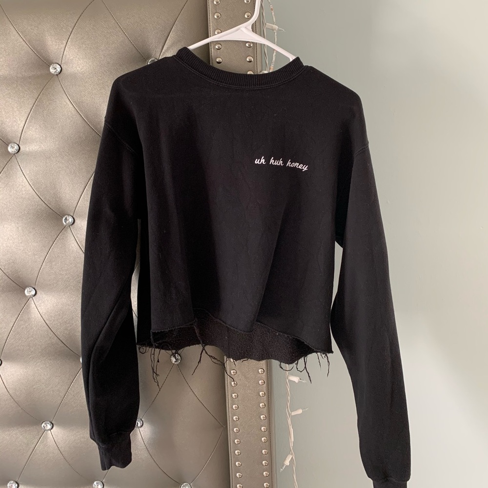 BRANDY MELVILLE CROPPED UH HUH HONEY SWEATSHIRT🍯